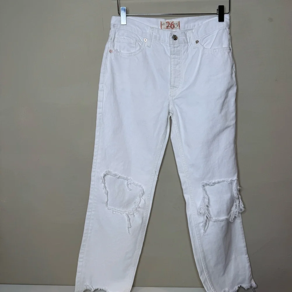 We the free Maggie Mid Rise Straight Leg Distressed Jeans Optic White Sz 26